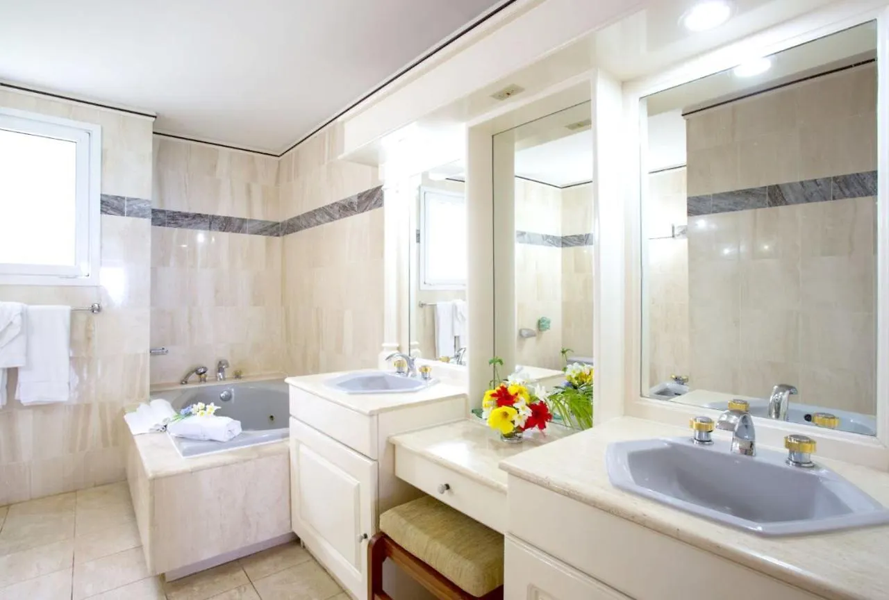 Sea View Apartment In Lowlands With Private Pool, 245 Sqm Sint Maarten